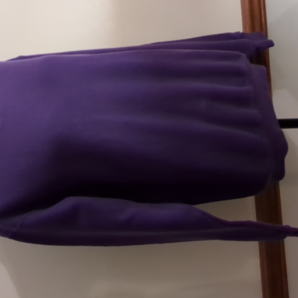 Purple youth sweatshirt in XL (18-20) - Picture 3 of 6
